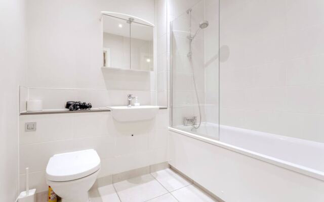 Pristine Modern Flat in East London