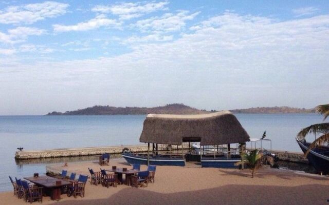 Lake Shore Lodge & Campsite