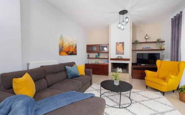 GPK Bright & Stylish 4BR - Central with Free Parking