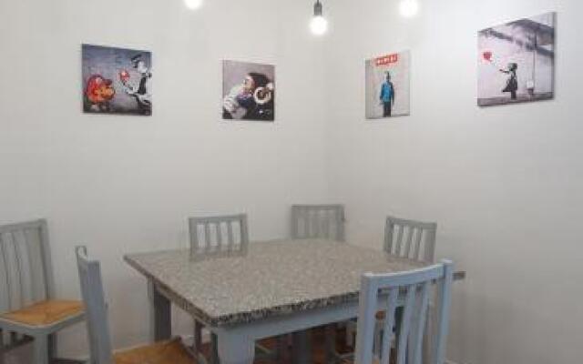 2 bed flat Centre & Stadio free parking