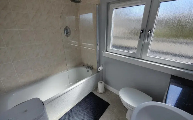 NEW Fabulous 2BD Maisonette Dunfermline, Fife