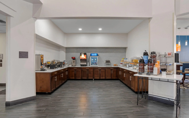 Comfort Suites Hattiesburg near University