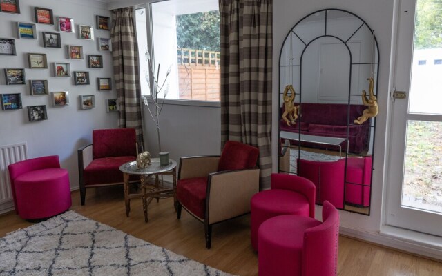 London - 4 Bed - Sleeps 8 - Garden - Pet Friendly