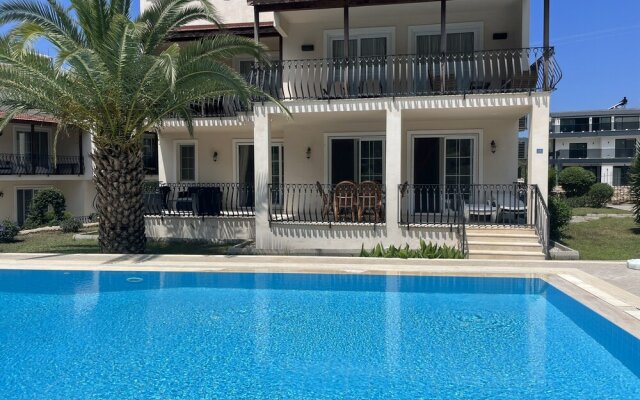 Stunning Spacious Poolside 2-bed Apt in Ovaçik