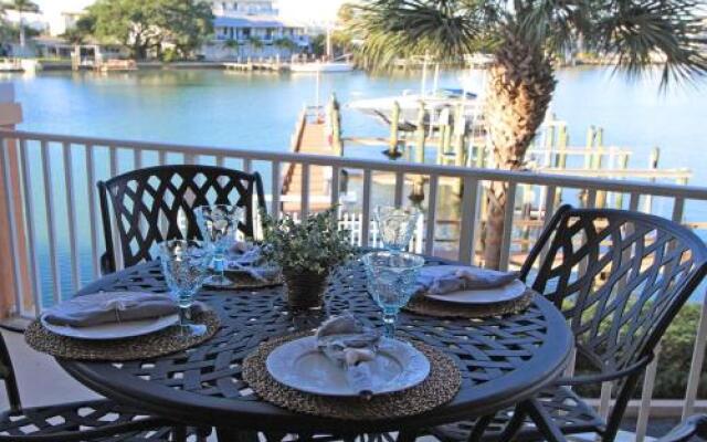 201 Harborview Grande