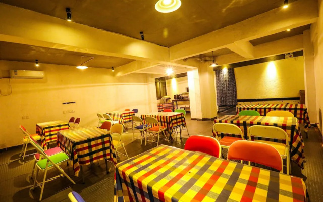 Comma Travel International Youth Hotel