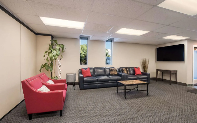 Surestay Plus Hotel By Best Western Seatac Airport