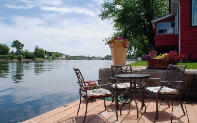 The Water's Edge Inn