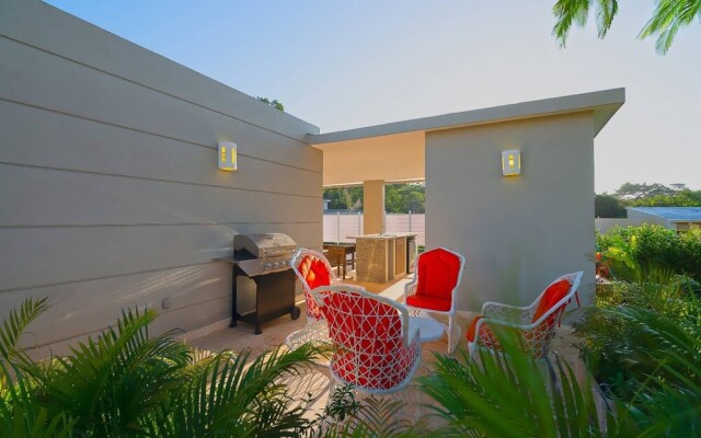 Magnificent Mid-century Mini Mansion
