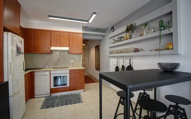 Villa Elias 3BR with Jacuzzi & Pool