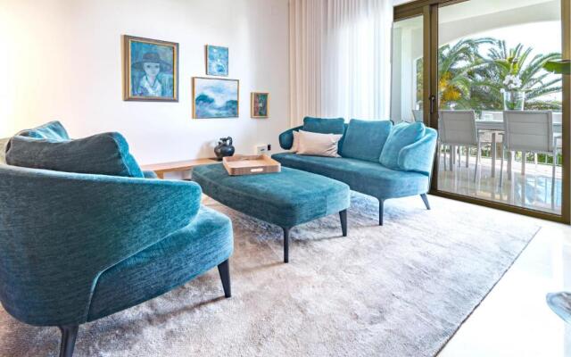 CB1- Sweet flat, shared pool in perfect location