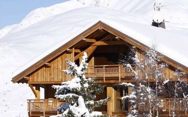 Plush Apartment in Les Deux-alpes With Balcony