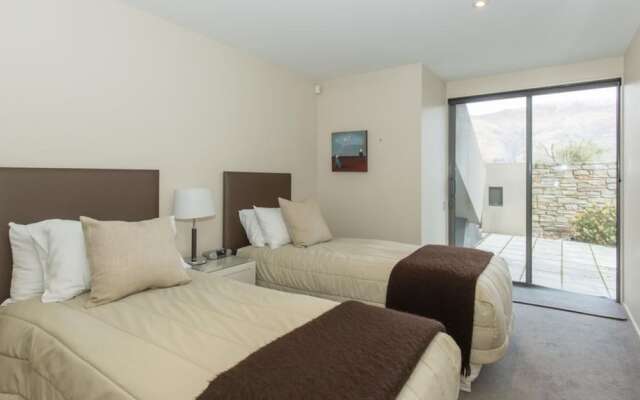 Lakeshore Springs Apartments