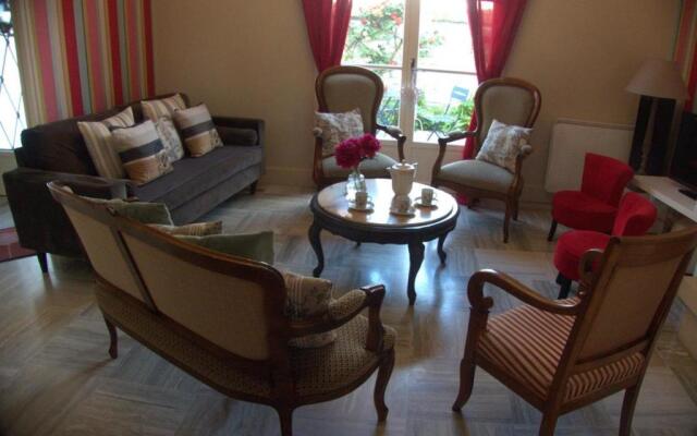 Gîte Cravant-les-Côteaux, 6 pièces, 10 personnes - FR-1-381-395