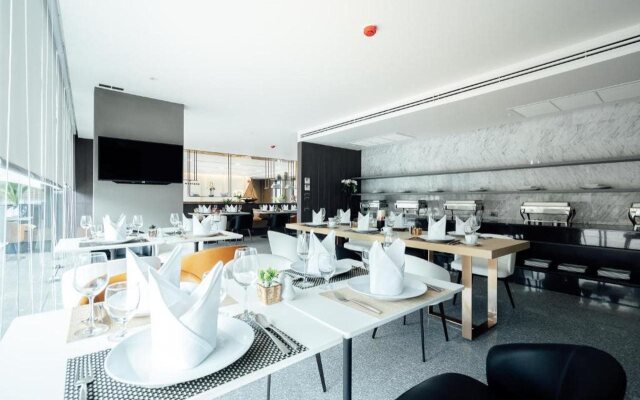 Montana Hotel & Residence