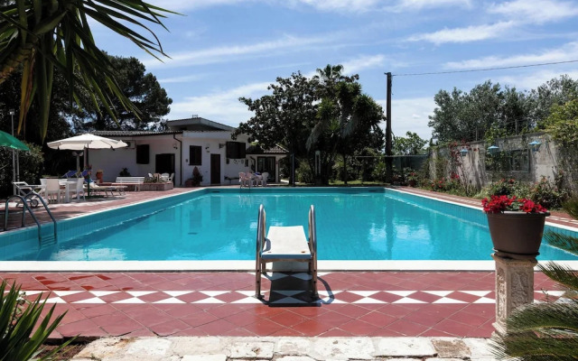 Villa Carmen With Garden And Pool