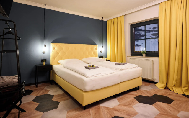 Boutique house happYellow