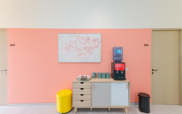 Sans Hotel Clover Ace Surabaya by RedDoorz