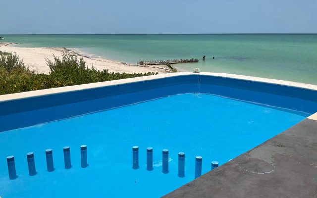 La Casa Amarilla Frente al Mar