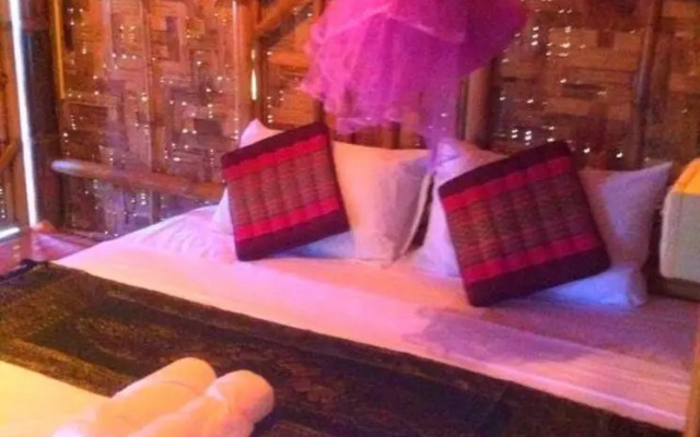 Lanta Mattia Bungalows and Resort