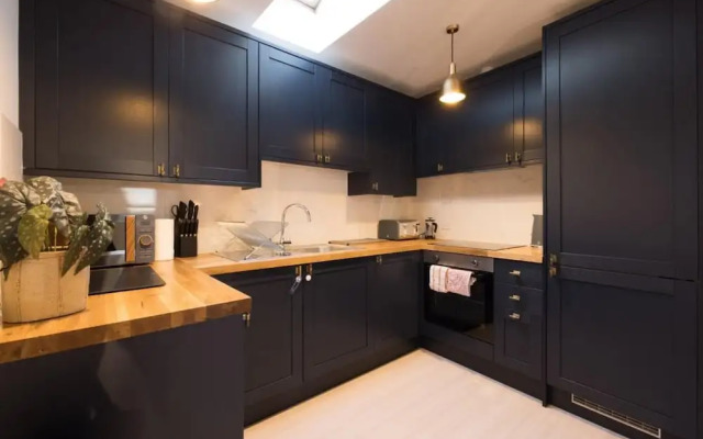 The Highgate Hideaway - Modern Stylish 2bdr Flat