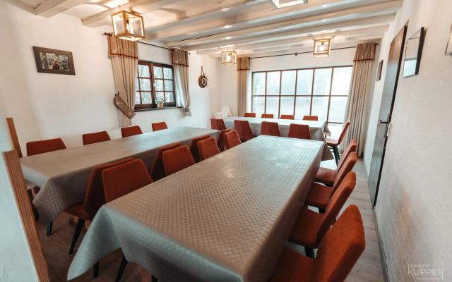 Le Grand Cerf 25 pers, Malmedy- Chalet rustique, jardin