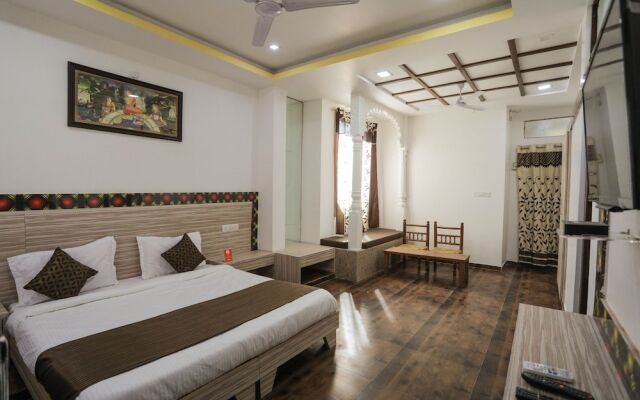 OYO 9760 Home Tej Vilas Near Celebration Mall