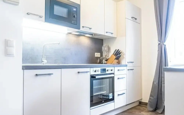 Modern 1BR 1LR Apt Donaustadt Area