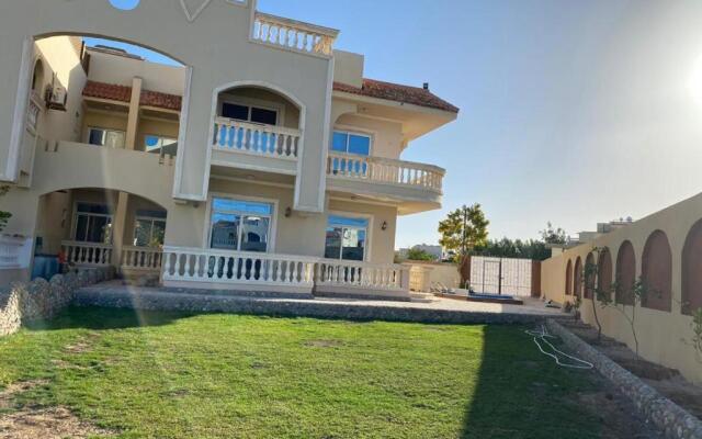 Amazing villa with pool in mubarak 7