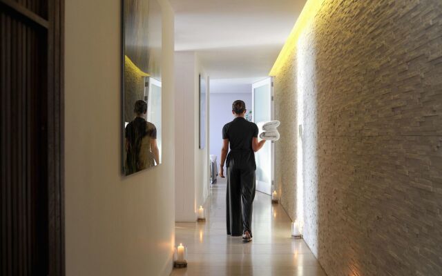 Christopher Hotel