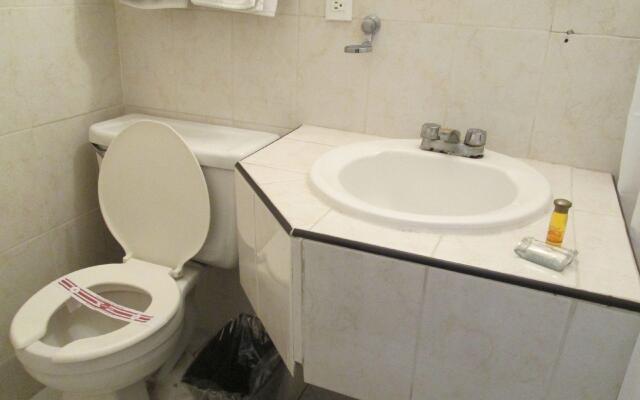 OYO Hotel Colón Express