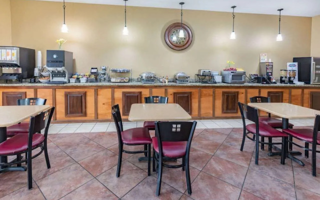 Baymont Inn & Suites Cuero