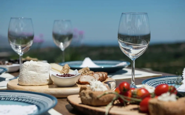 Traditional Renovated Villa Liodosifis with Heated Private Pool, Hot Tub & BBQ