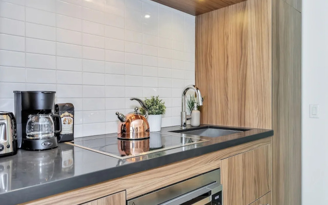 QuickStay Yorkville Condo - Yonge & Bloor