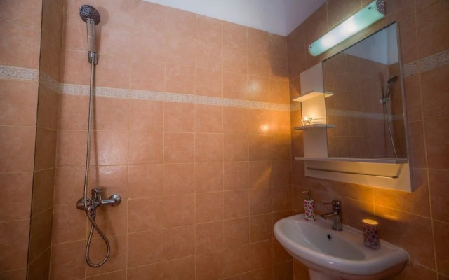 Tesys Studios & Apartments