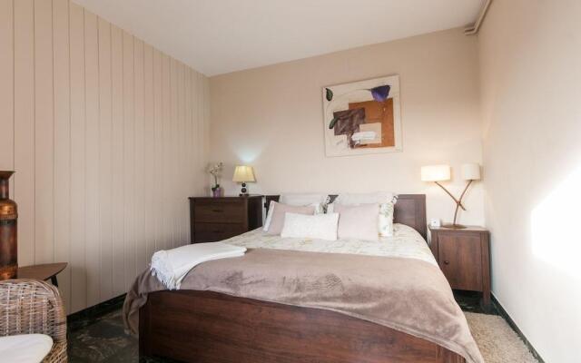 1 bedroom private rooftop terrace