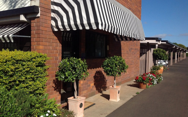 Country Pathfinder Motor Inn