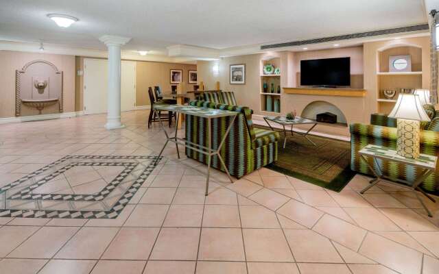 La Quinta Inn & Suites by Wyndham Irvine Spectrum