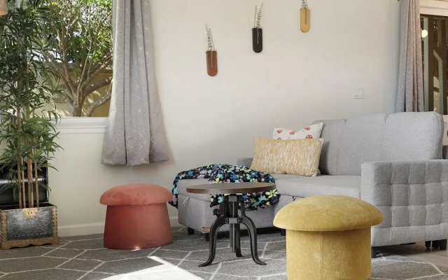 Cozy 2BR Mountain View Private Deck