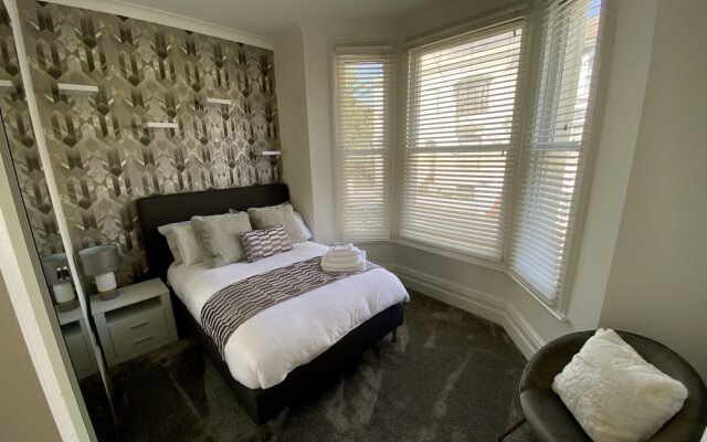 Stylish Apartment 16min from Stratford International