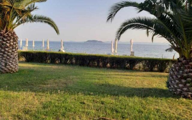 "relax in This Sithonia Property With Ocean Views"