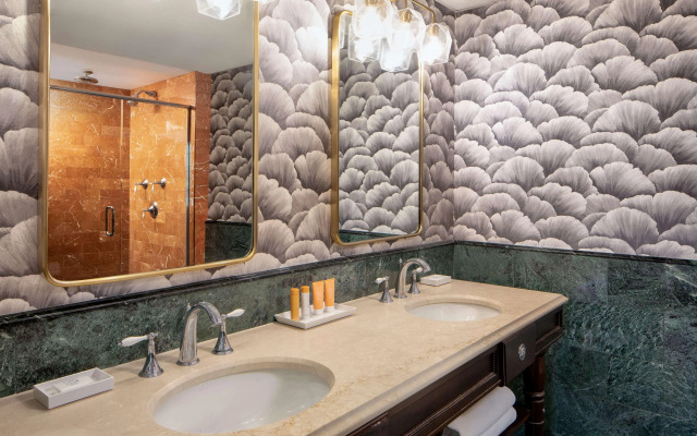 Amway Grand Plaza, Curio Collection by Hilton