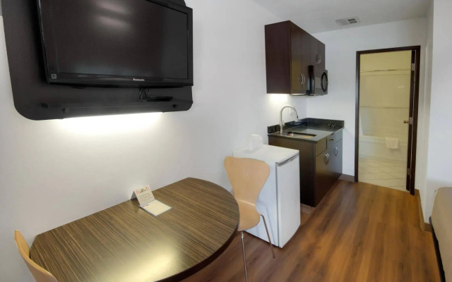 Motel 6 Lethbridge, AB