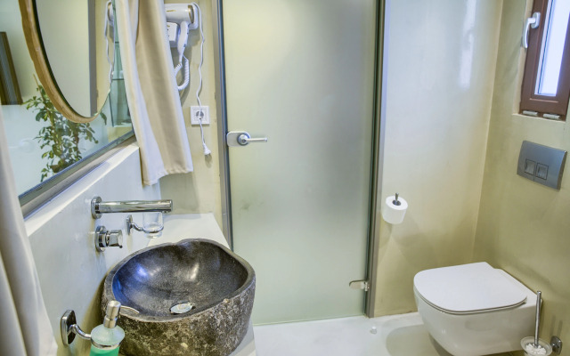 Alia Luxury Suites and Spa