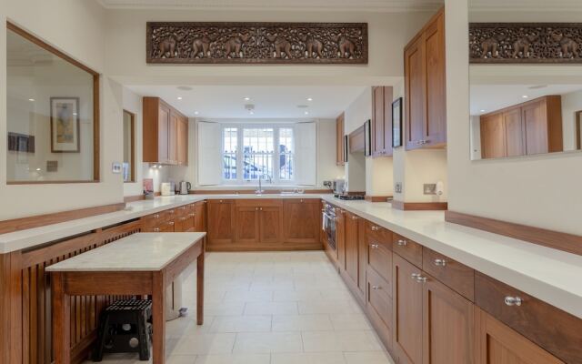 4 Bedroom Family House in Shepherd's Bush
