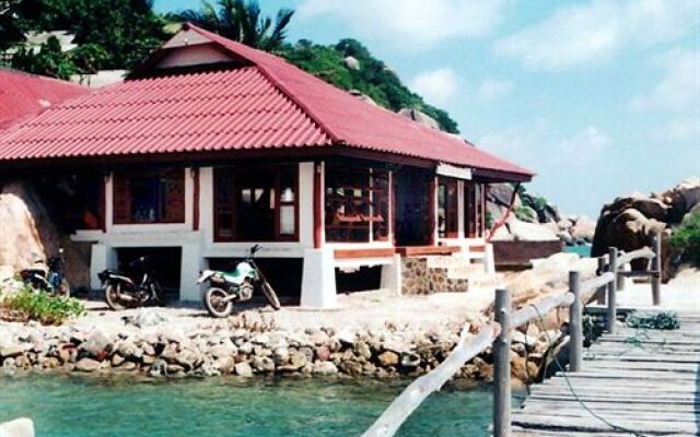 Lighthouse Bungalows and Restaurant