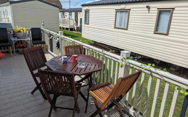 Serenity Place Caravan 2 Double Beds With Varanda