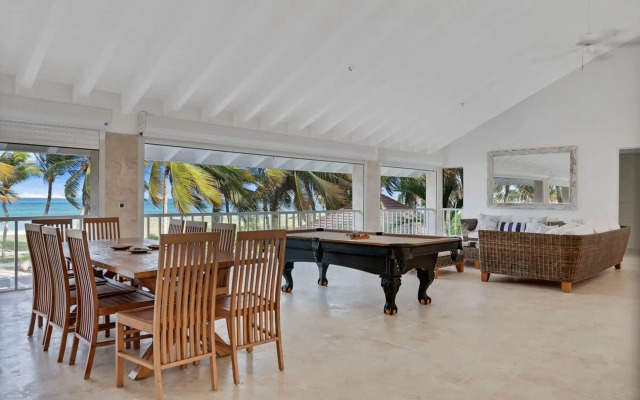 Oceanfront Golf Course Estate w Pool Guest House