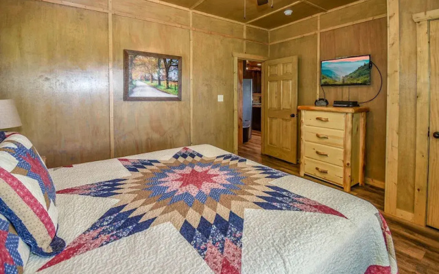 SmokyStays 10 Bedroom Cabin