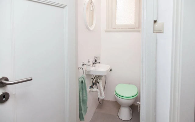Stay in Fabulous Apartment in Athens